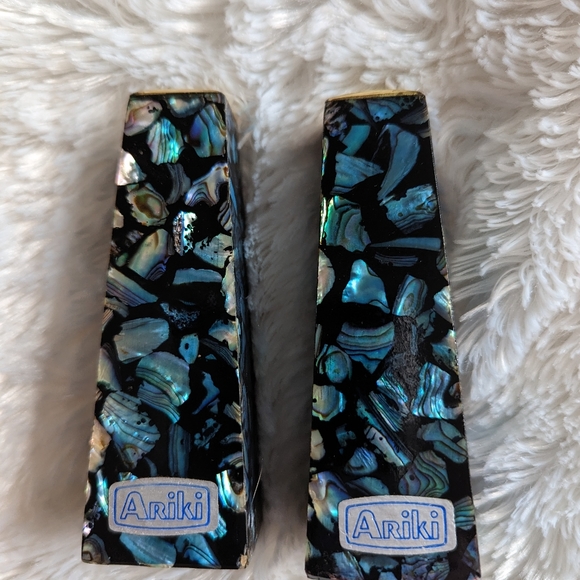 Ariki Abalone Shell Salt and Pepper Shakers - Picture 4 of 7